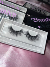 Load image into Gallery viewer, BADDIE Lashes❤️
