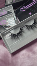 Load and play video in Gallery viewer, ROYAL Lashes👑
